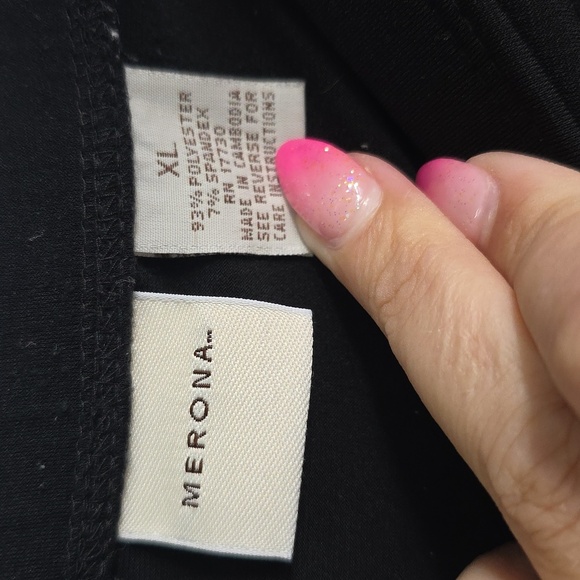 Elegant Black Women's Skirt - Picture 5 of 5